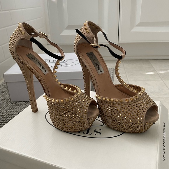 Stilettos - Picture 3 of 7